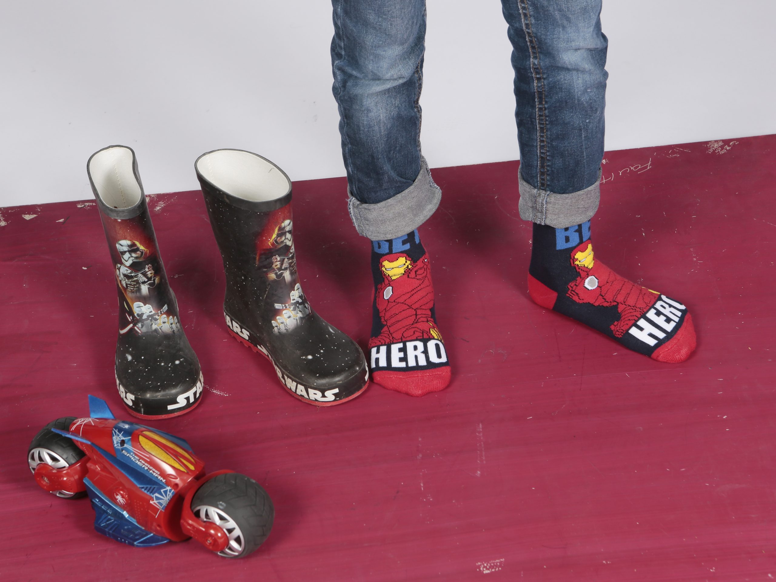 BOYS MARVEL AVENGERS  IRONMAN CHARACTER SLIPPER SOCKS _ 9 Hosierydirect.jpg